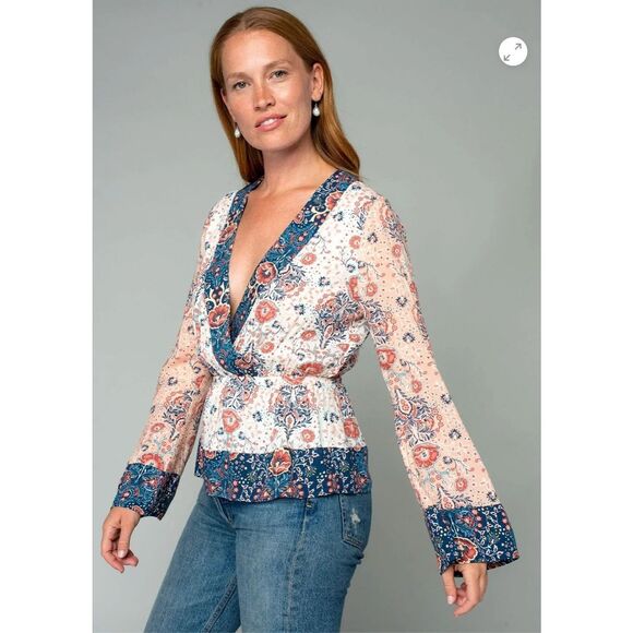 Lovestitch Tops - Lovestitch Sedona Bell Sleeve Top Size M NWT